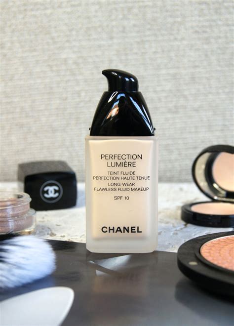 chanel perfection lumiere foundation reviews